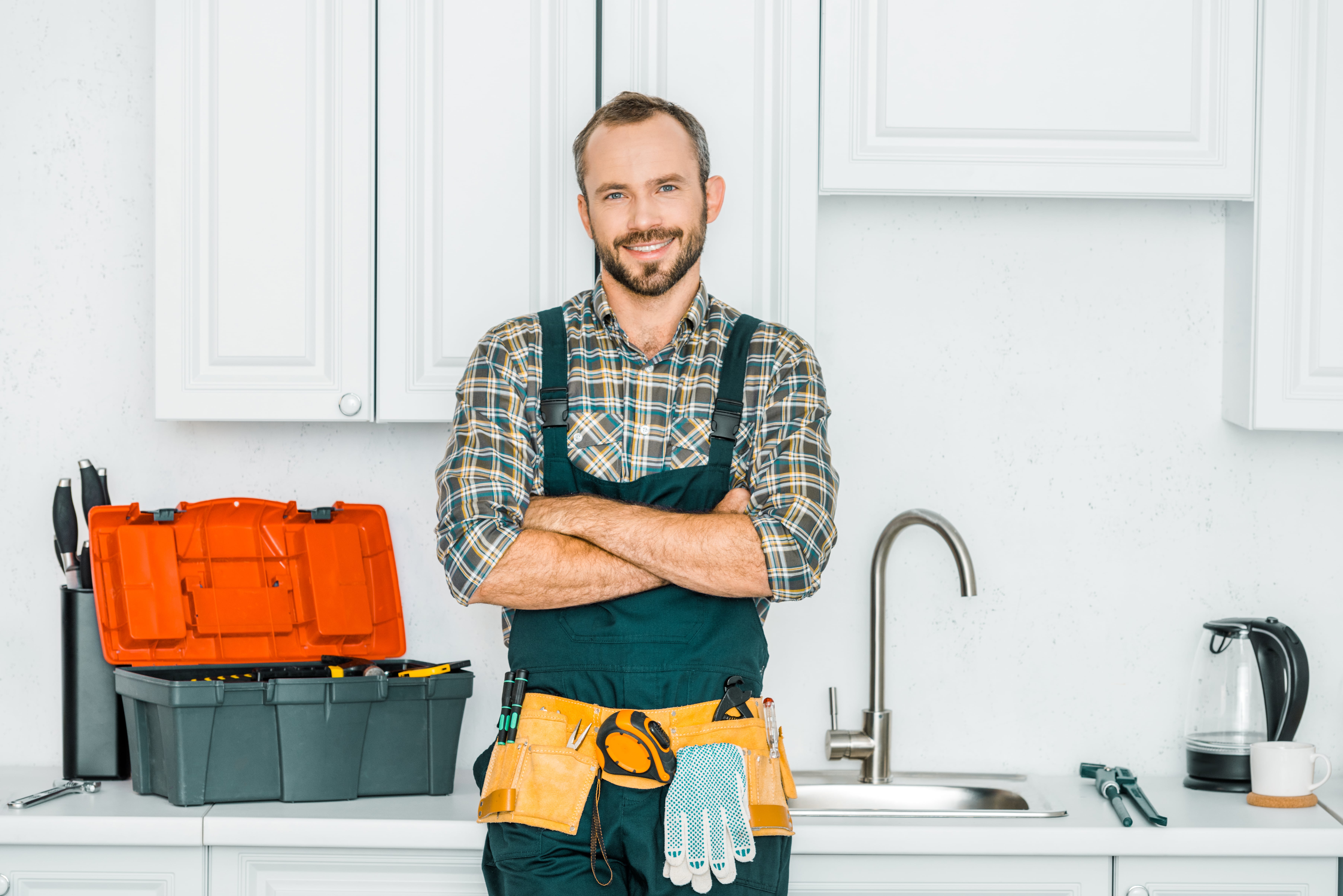 smiling-handsome-plumber-standing-with-crossed-arm-2024-11-17-07-42-33-utc-min